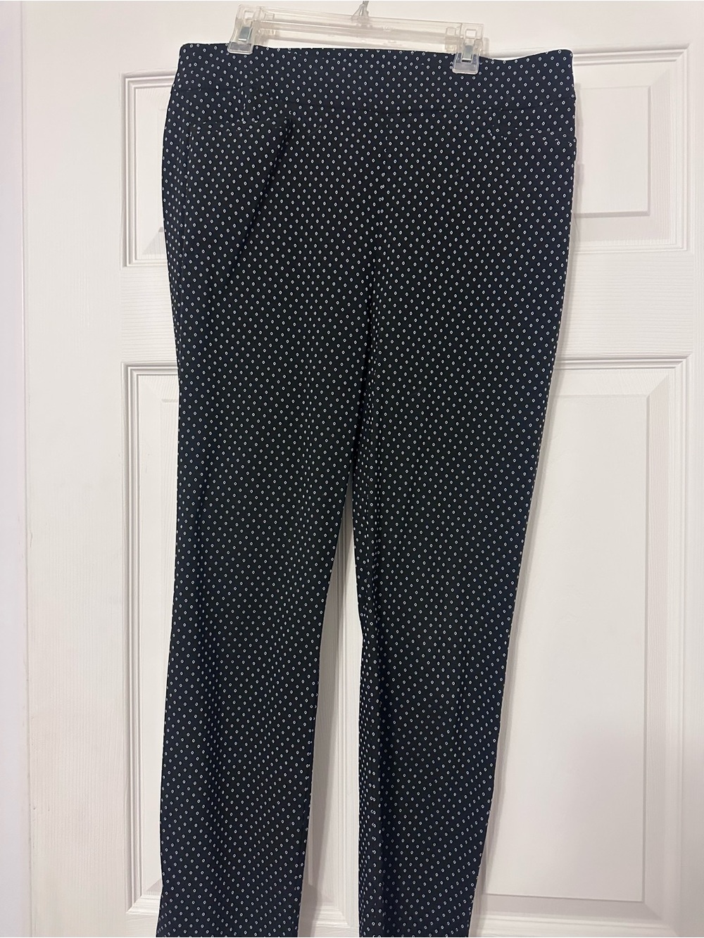 Chico's Black with White Dot Pattern Pants

Chico’s size 1